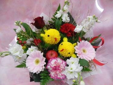 出産祝いに、仲良しひよこ｜「花の丘　カウベル」　（愛知県長久手市の花キューピット加盟店 花屋）のブログ