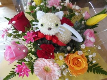 猫ちゃんでお誕生日のお祝い｜「花の丘　カウベル」　（愛知県長久手市の花キューピット加盟店 花屋）のブログ