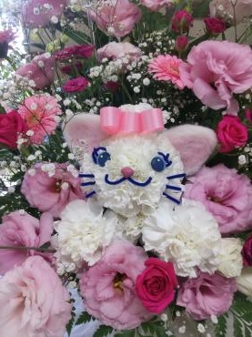 白猫アレンジメント｜「花の丘　カウベル」　（愛知県長久手市の花キューピット加盟店 花屋）のブログ