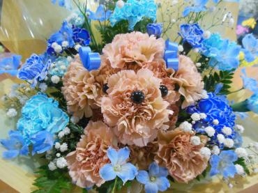青いお花とプードルアレンジメント｜「花の丘　カウベル」　（愛知県長久手市の花キューピット加盟店 花屋）のブログ